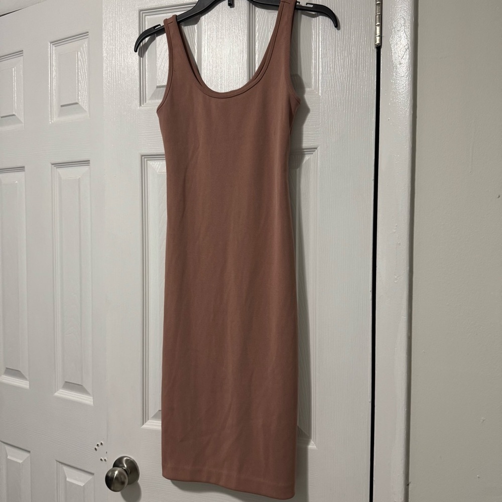 Express Sleeveless Ribbed Scoop Neck‎ Midi Dress